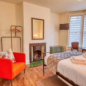 Holiday home 4 Bedroom House In With Garden & Free Private Parking, Bath